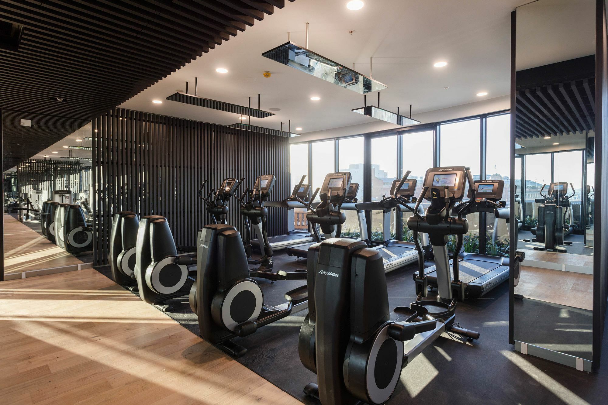 Aparthotel Fv By Peppers à Brisbane Extérieur photo The gym at The Standard East Village